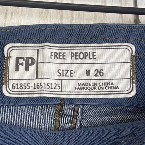Free People Flare Jeans Penny Pull-On Size 26 Blue Denim Wide Leg Stretchy Boho - Picture 4 of 14